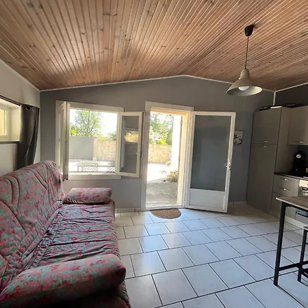 Avec Piscine Et Parking Sauzet (Gard)